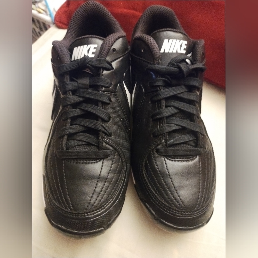 Nike Black Sneakers Durable Athletic Design.